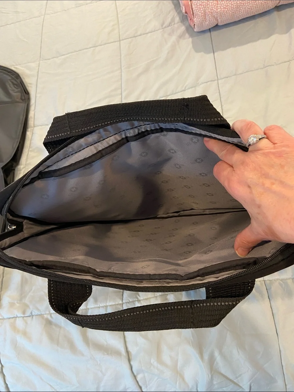 SwissGear bag clean access
